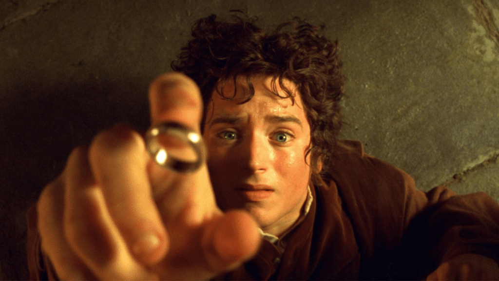 Fãs de Senhor dos Anéis Veem Semelhança Entre Elijah Wood e Gollum em Reboot Cult de Classificação Adulta
