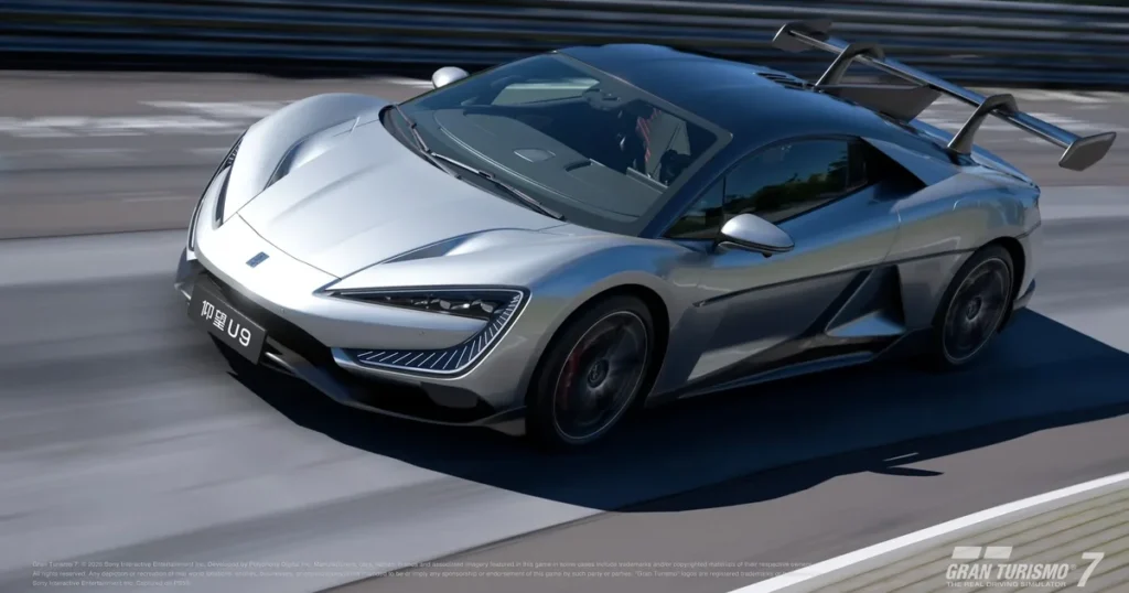 reescreva o título em portugues do brasil usando outras palavras: Gran Turismo 7 recebe a atualização com três novos carros E não acrescentar nenhum texto ou tag além do próprio texto traduzido