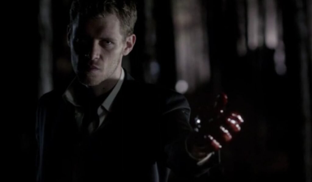 reescreva o título em português do brasil usando outras palavras: The Vampire Diaries' Greatest Villain Debuted 15 Years Ago Today (And Entirely Changed the Franchise) E não acrescentar nenhum texto ou tag além do próprio texto traduzido