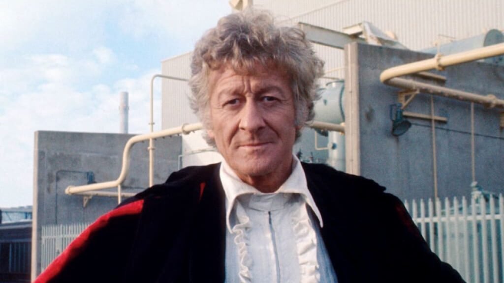 reescreva o título em português do brasil usando outras palavras: New Doctor Who Release Brings Back the Last Master We Ever Expected (Plus Some Criminally Underused Villains) E não acrescentar nenhum texto ou tag além do próprio texto traduzido