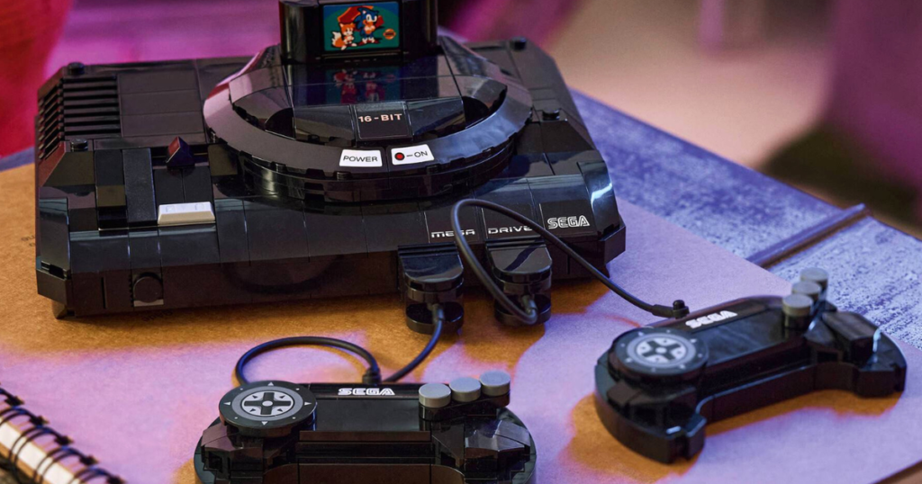 reescreva o título em portugues do brasil usando outras palavras: Sega Mega Drive ganha vida em versão LEGO com direito a cartucho e comandos E não acrescentar nenhum texto ou tag além do próprio texto traduzido