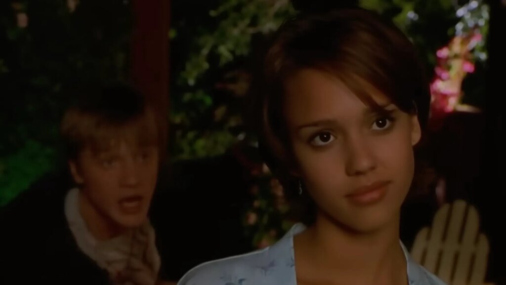 Um filme de terror de R$25 milhões, esquecido pela crítica, fracassou há 27 anos, mas seu futuro remake pode reabilitar esse erro.