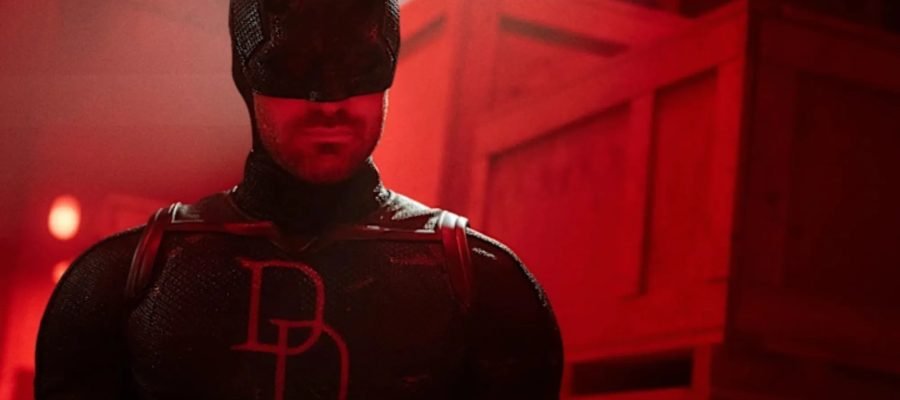 reescreva o título em português do brasil usando outras palavras: Daredevil: Born Again Season 2's Major Death Officially Explained by Star E não acrescentar nenhum texto ou tag além do próprio texto traduzido