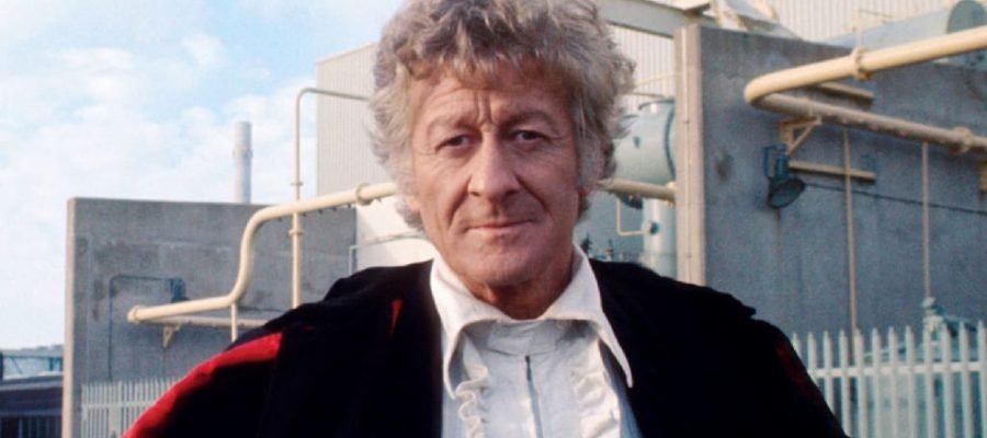 reescreva o título em português do brasil usando outras palavras: New Doctor Who Release Brings Back the Last Master We Ever Expected (Plus Some Criminally Underused Villains) E não acrescentar nenhum texto ou tag além do próprio texto traduzido