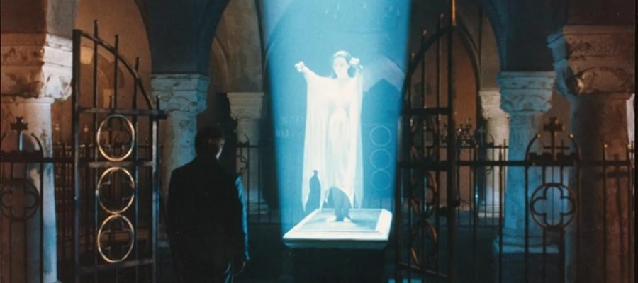 O filme de terror subestimado do diretor de O Massacre da Serra Elétrica agora está disponível no Prime Video