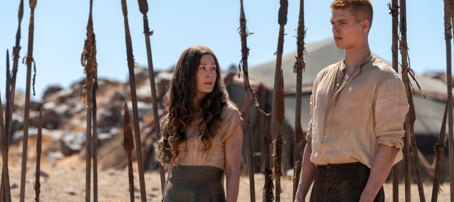 Rosamund Pike se manifesta após o cancelamento de série de fantasia de sucesso do Prime Video