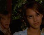 Um filme de terror de R$25 milhões, esquecido pela crítica, fracassou há 27 anos, mas seu futuro remake pode reabilitar esse erro.