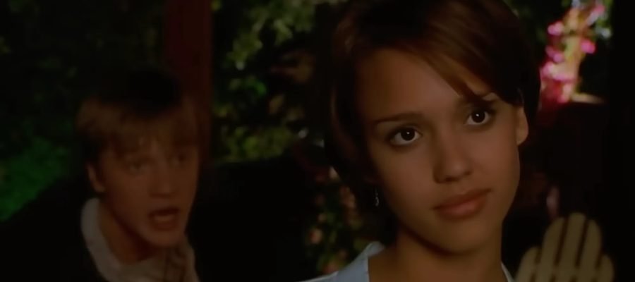 Um filme de terror de R$25 milhões, esquecido pela crítica, fracassou há 27 anos, mas seu futuro remake pode reabilitar esse erro.